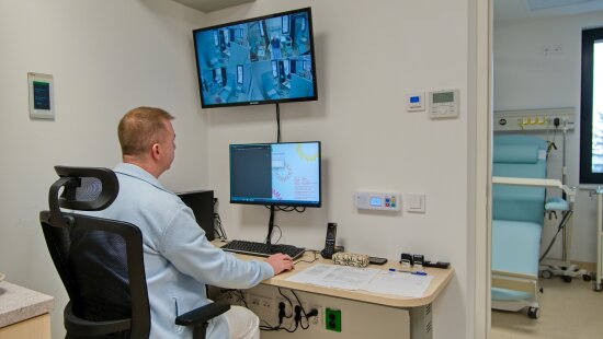 Masarykův onkologický ústav otevřel nové pracoviště teranostiky, které umožní rozšířit cílenou léčbu pomocí radiofarmak.